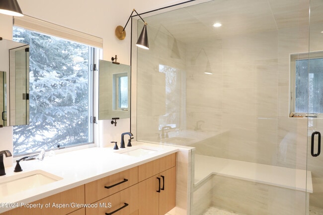 Photo - 364 Summerset Ln