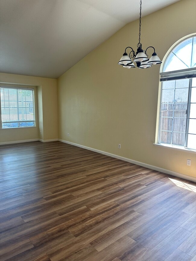 Building Photo - 643 Lunardi Way