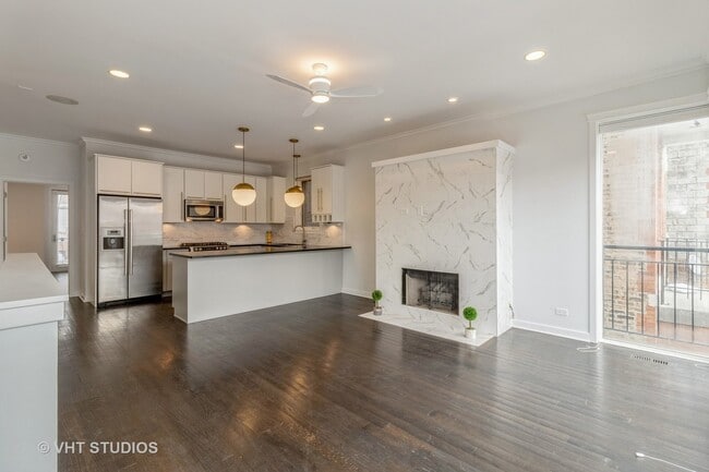 Photo - 1644 W Blackhawk St Unit 1E