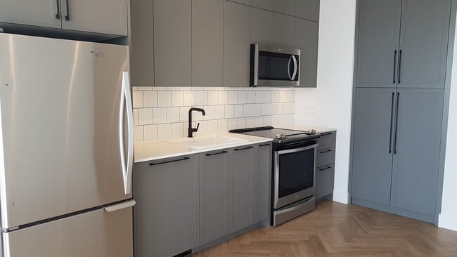 Photo - 10168-10168 149 St