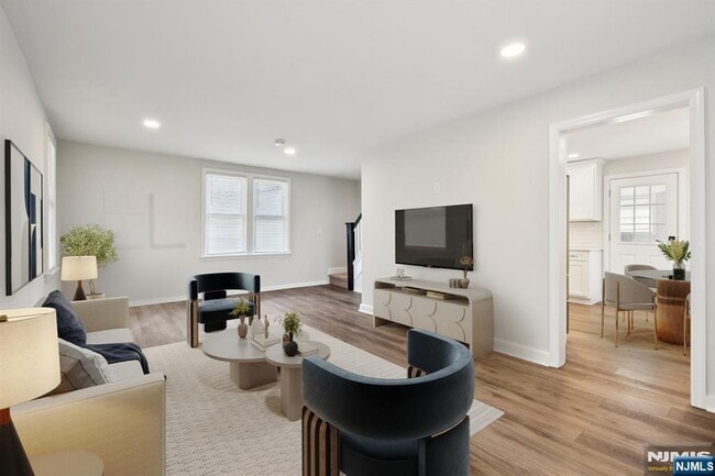 Building Photo - 567 S Broad St Rental