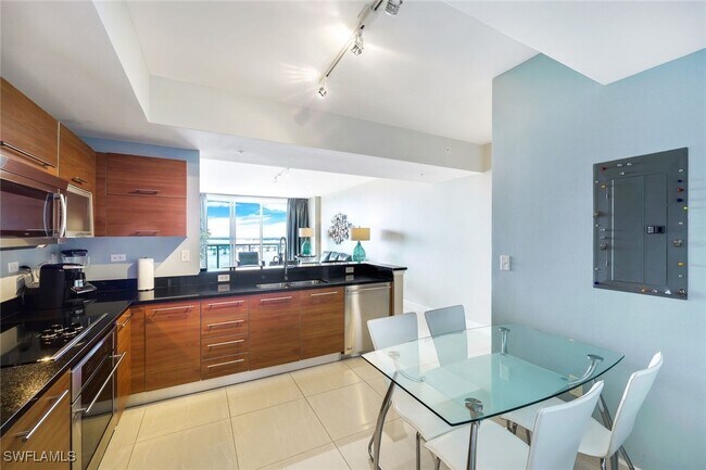 Photo - 3000 Oasis Grand Blvd Unidad 2402