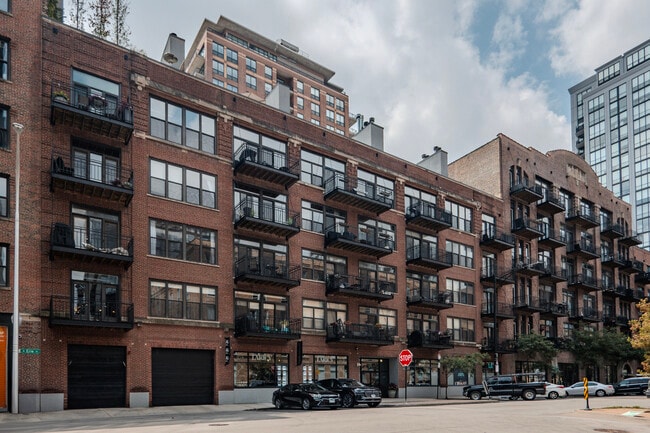 Building Photo - 375 W Erie St Unit 314 Rental