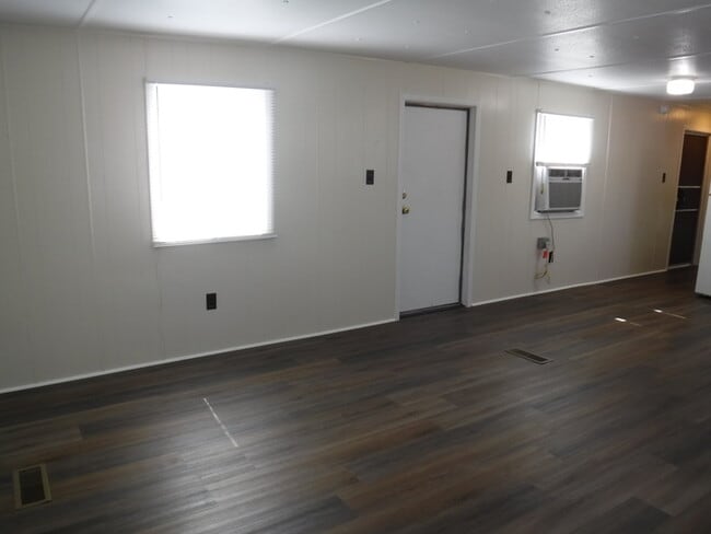 Mobile home with laminate flooring