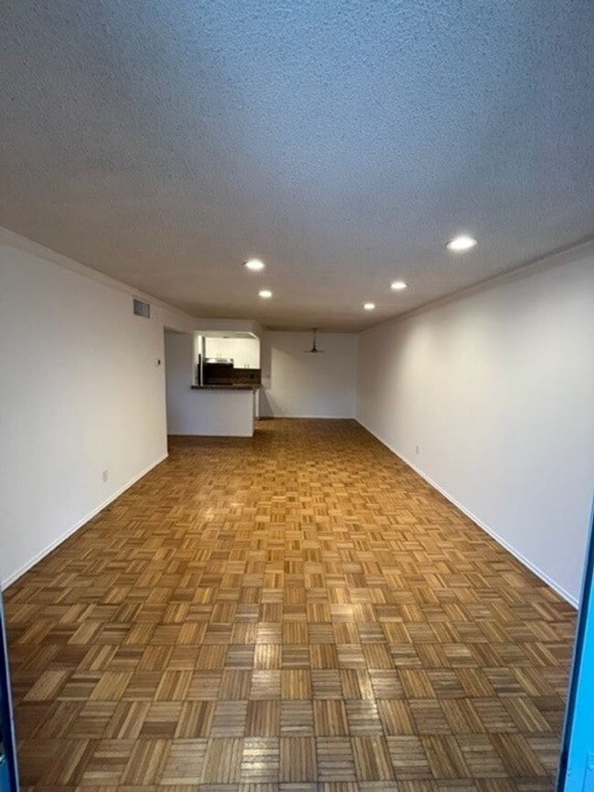 Photo - White Property Unidad West Hollywood Condo