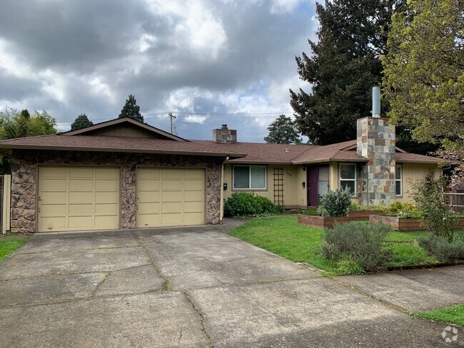 Building Photo - 8057 N Burlington Ave Unit - 8059 Rental