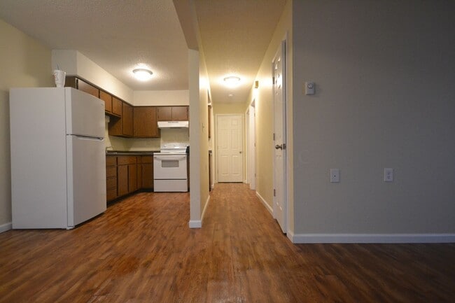 Photo - Hillcrest Village Apartments Unidad 07