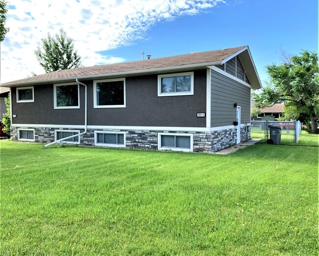 Building Photo - 9323-93109 109 Ave