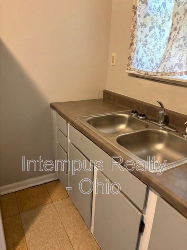 Photo - 539 Falls Ave