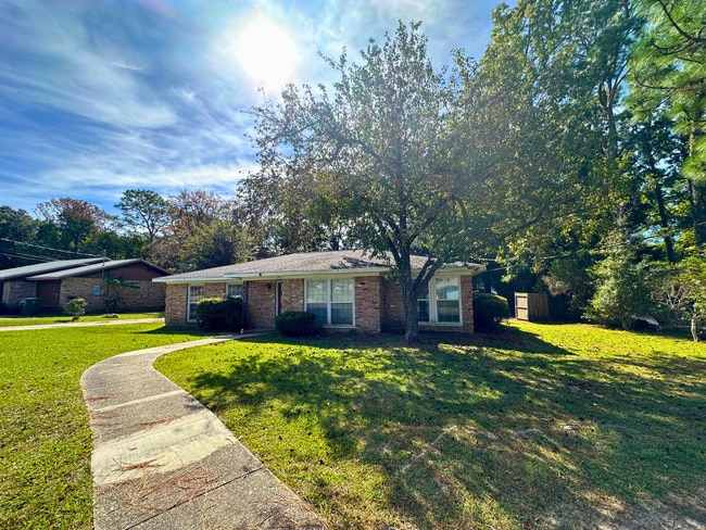 Photo - 110 Windsor Dr