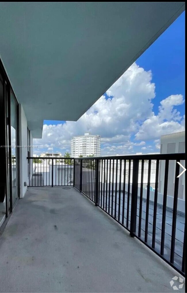 Building Photo - 1800 Collins Ave Unit 6A Rental