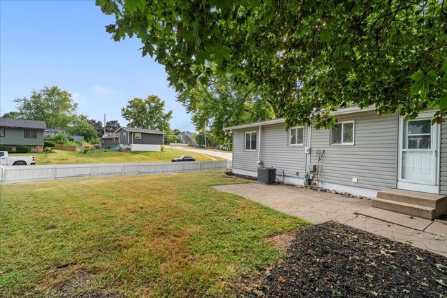 Photo - 4 bed/2bath in Bettendorf, IA