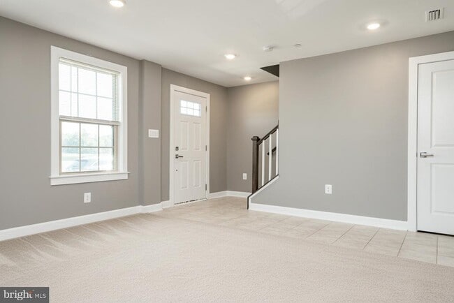 Photo - 183 Lyons Crk Dr