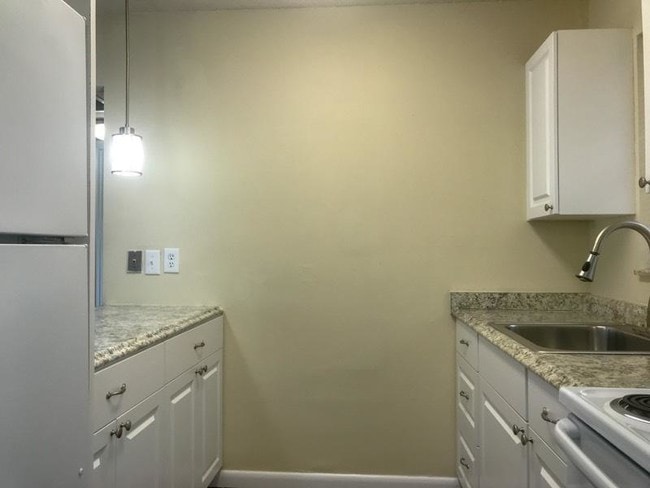5205 Eadie Pl