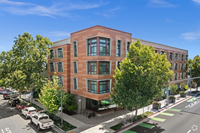 Building Photo - Wilton Court Rental