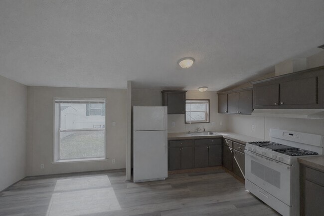 Building Photo - 247 Laurel Leah