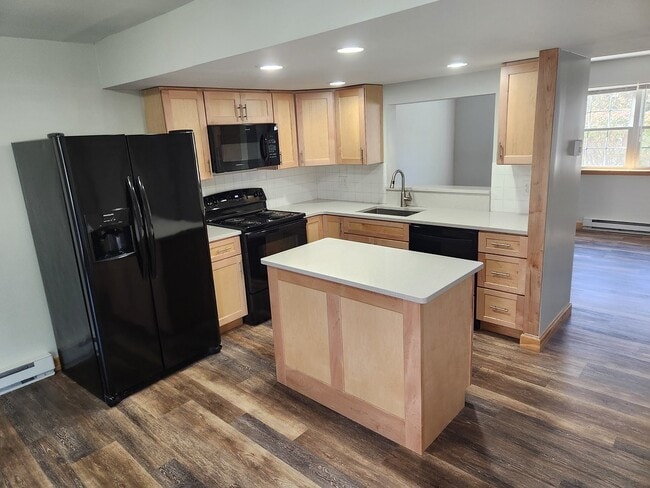 Photo - 3061 Emmet Ave