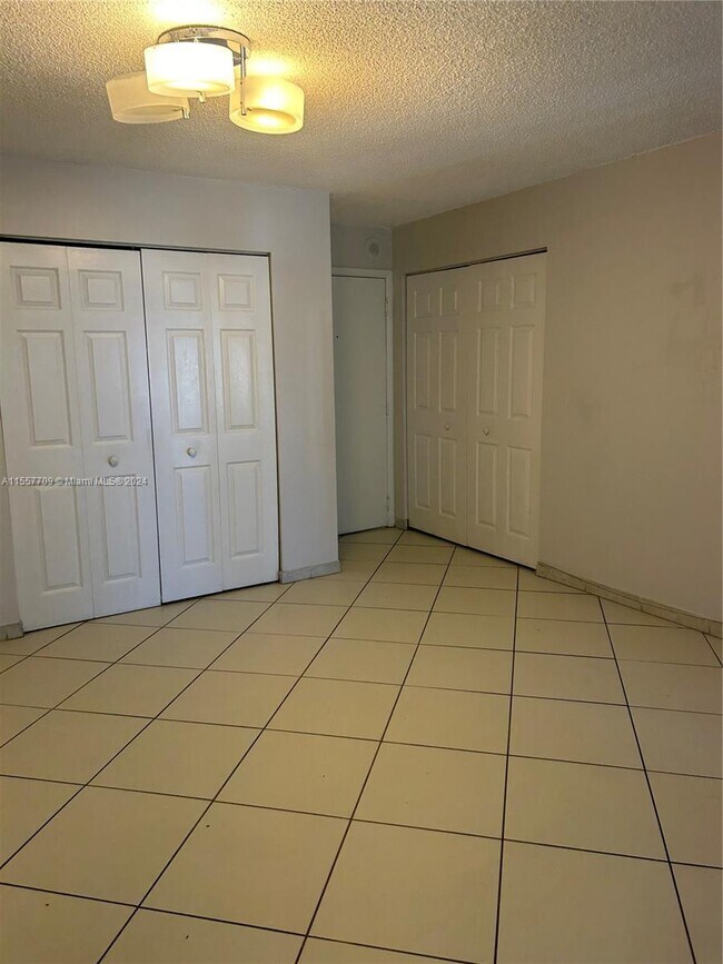 6770 Indian Creek Dr Unidad 14P