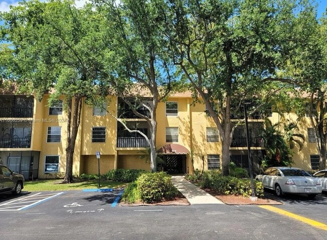 Front of Building - 470 NW 20th St Unit #2040