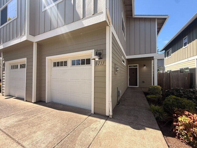 Photo - HONEYBEE5711-5713 Unit 5711