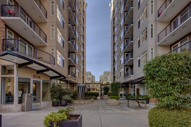 2801 1st Ave Unit 1115