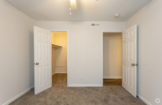 2BR, 1BA - 910SF