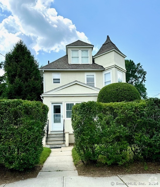 Building Photo - 2 Hawkins Ave Rental