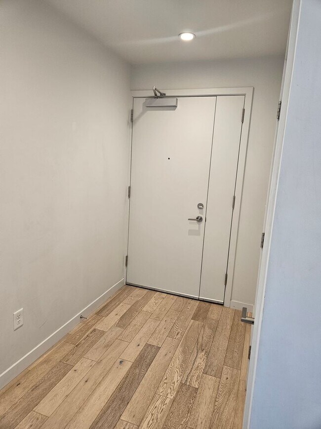 Photo - Beautiful Modern European Design! Include... Unit 308