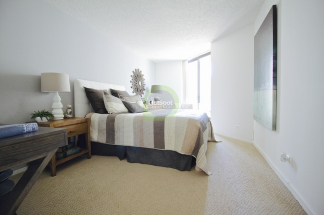 Photo - 758 N Dearborn St