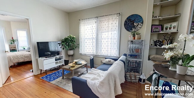 Building Photo - 125 Brook St Unit 2