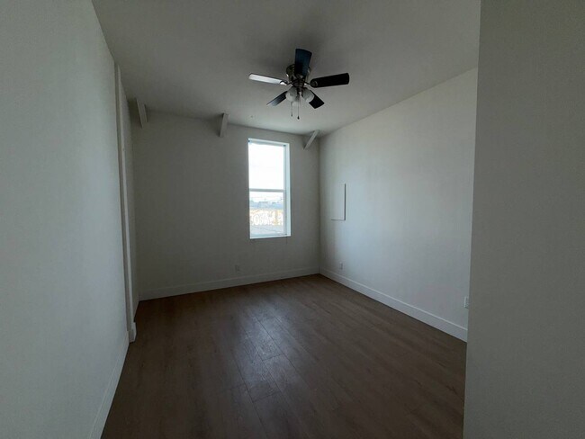Photo - 730 1/2 S San Pedro St Unit San Pedro