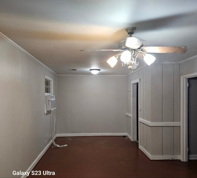 Photo - 2128 Yarbrough St