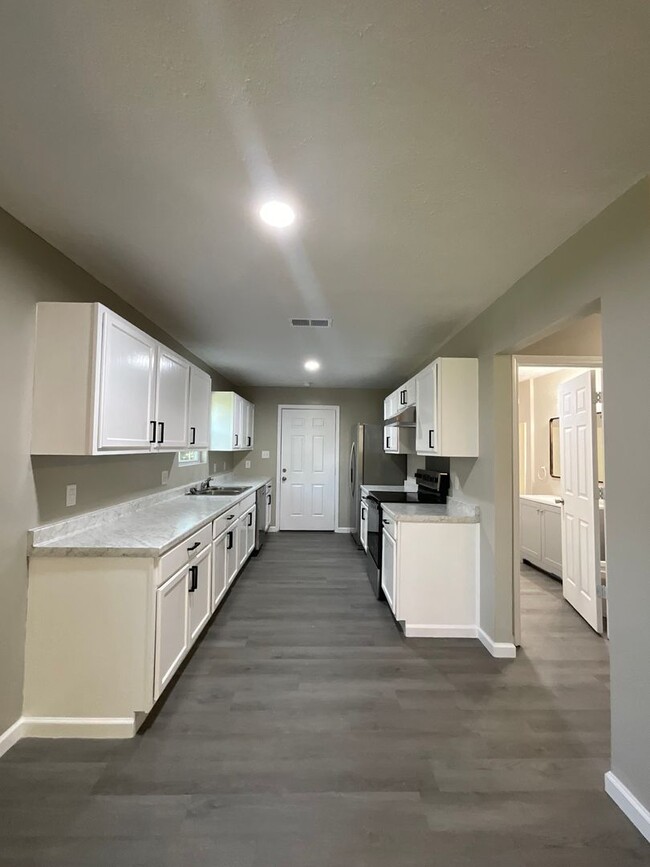 Photo - 149 Lakeshore Dr