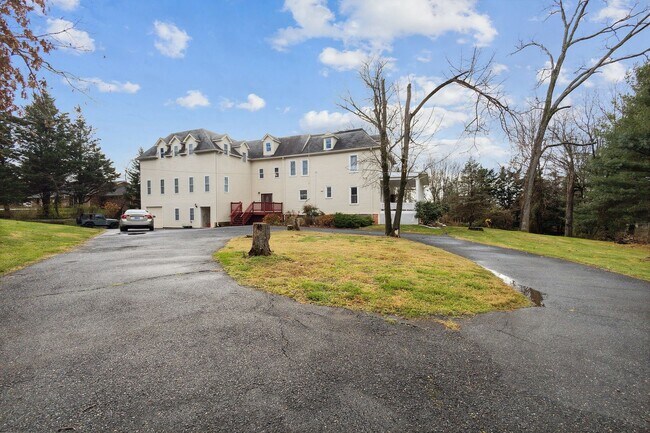Building Photo - Oakmont Unit Studio Rental