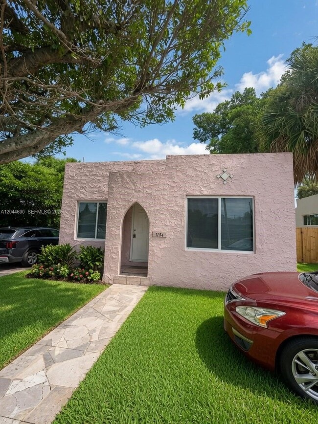 Building Photo - 1154 W 25th St Unit 0