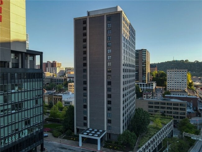 Building Photo - 112 Washington Pl Unit 6D Rental