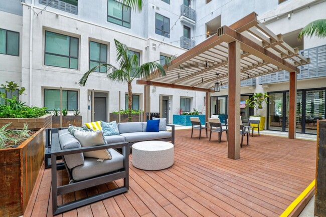 Building Photo - MARK Riverside Rental