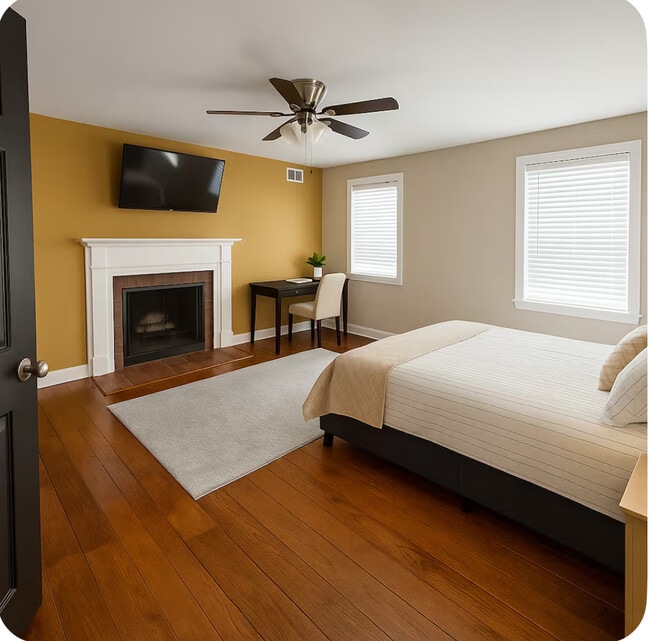 Photo - 816 1/2 W Lombard St