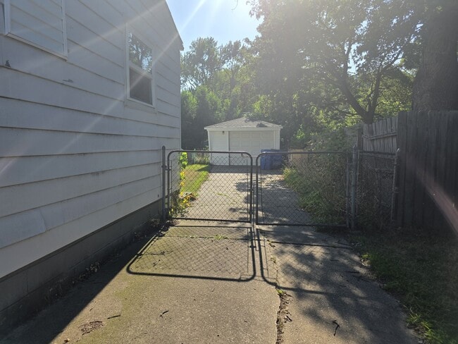 Photo - 22521 Ira Blvd