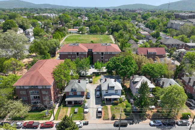 402 NW 14th St - Venable Court Apartments