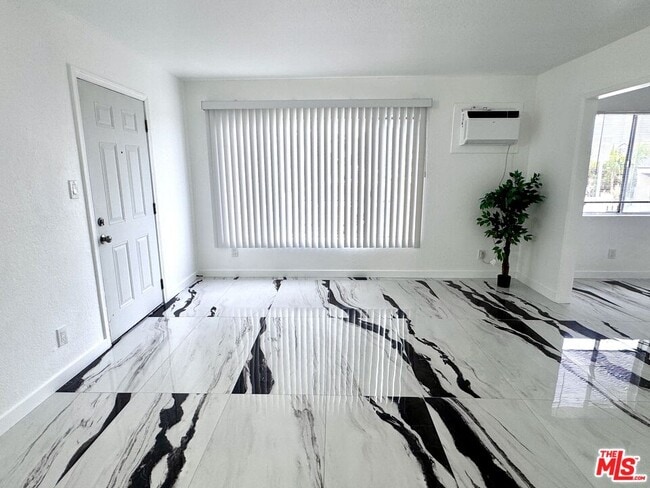 Photo - 1630 W 104th St Unit A