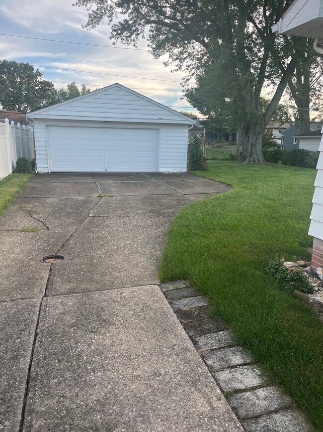 11021 Schwab Dr