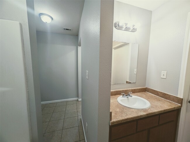 Photo - 138 S Bend Ct