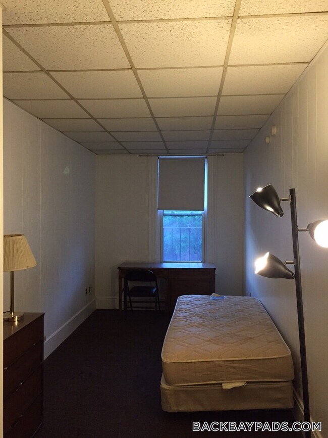 Photo - 272 Newbury St Unidad 6