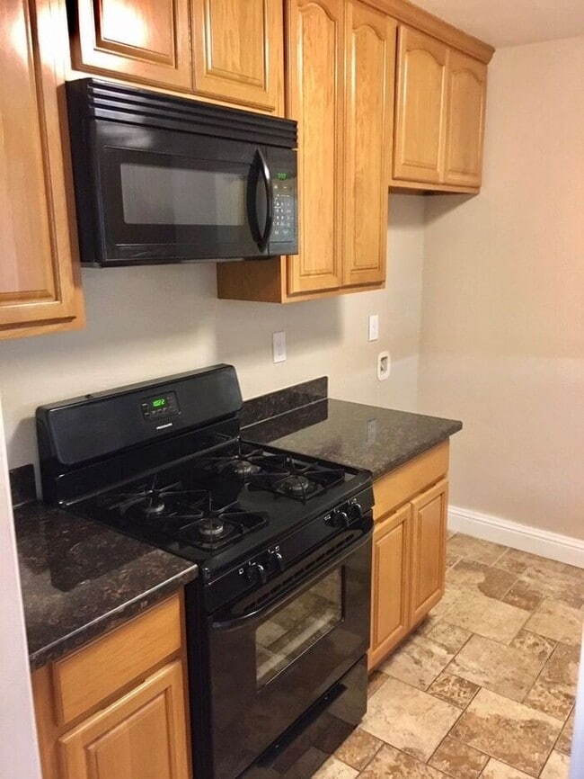 Photo - 2 Bed, 1 Bath Duplex Unit with Garage in P...