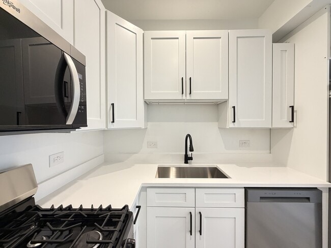 Photo - 3759 N Kimball Ave Unidad 6H