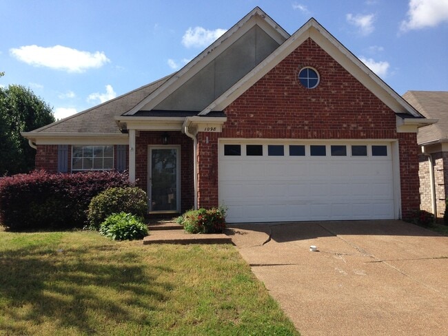 Building Photo - Great 3br/2ba Cordova home. Fenced backyard and eat in kitchen. Pets are welcome, fees apply.