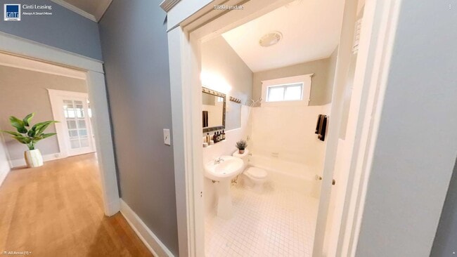 Photo - 1880 Lyndale Ave