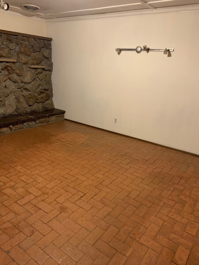 Den 2 of 2 - 3105 Valverde Dr NE