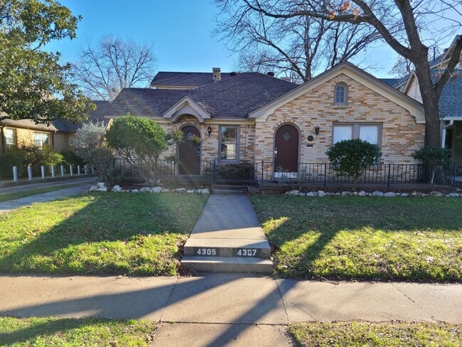 Building Photo - 2 bedroom 1 bath duplex in Arlington Heights